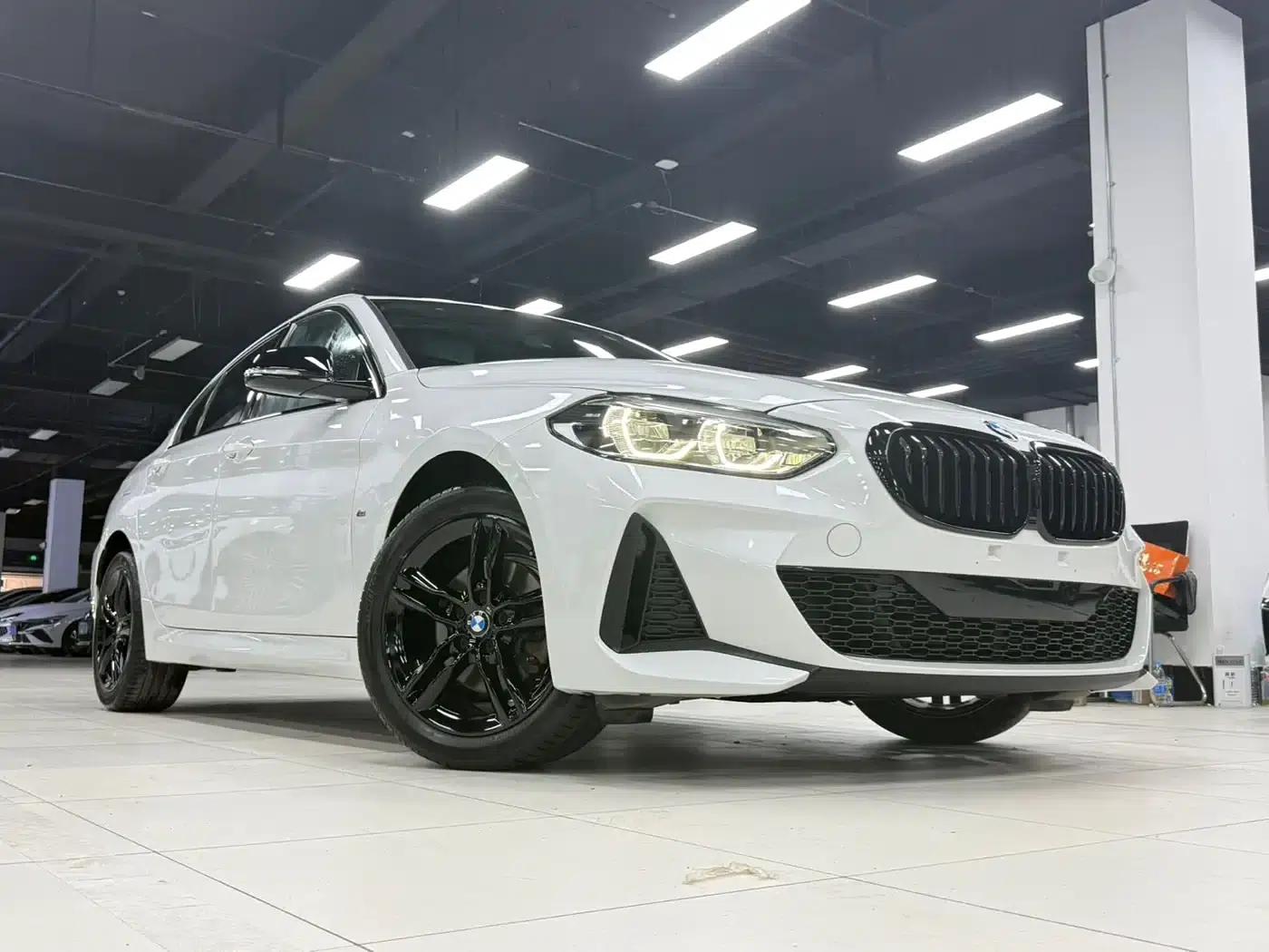 2022 BMW 1 Series 120i M Sport Shadow Edition — миниатюра 2