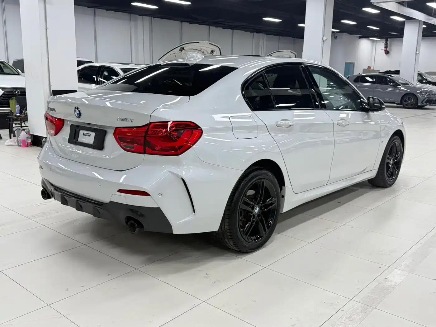 2022 BMW 1 Series 120i M Sport Shadow Edition — миниатюра 5