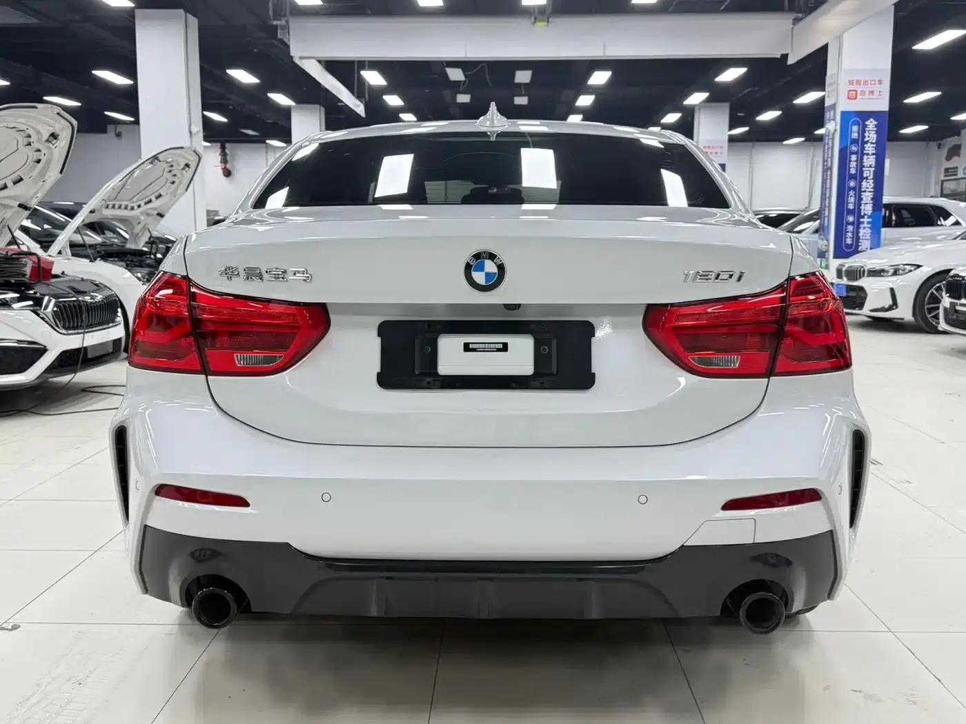 2022 BMW 1 Series 120i M Sport Shadow Edition — миниатюра 6