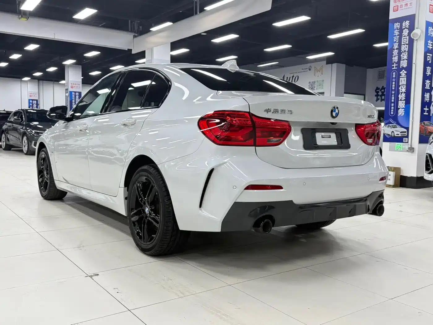 2022 BMW 1 Series 120i M Sport Shadow Edition — миниатюра 7