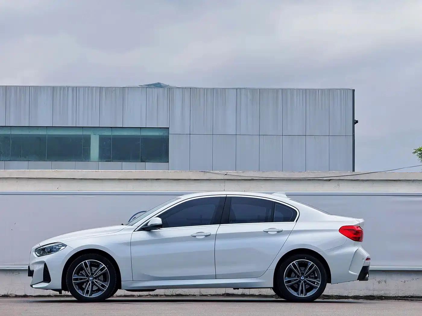 2023 BMW 1 Series 120i M Sport — миниатюра 3