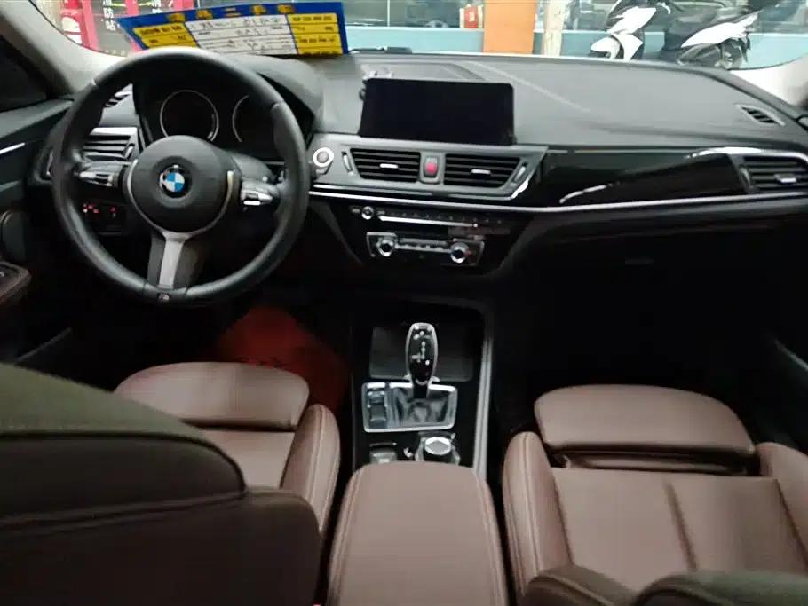 2020 BMW 1 Series 120i M Sport Package — миниатюра 12