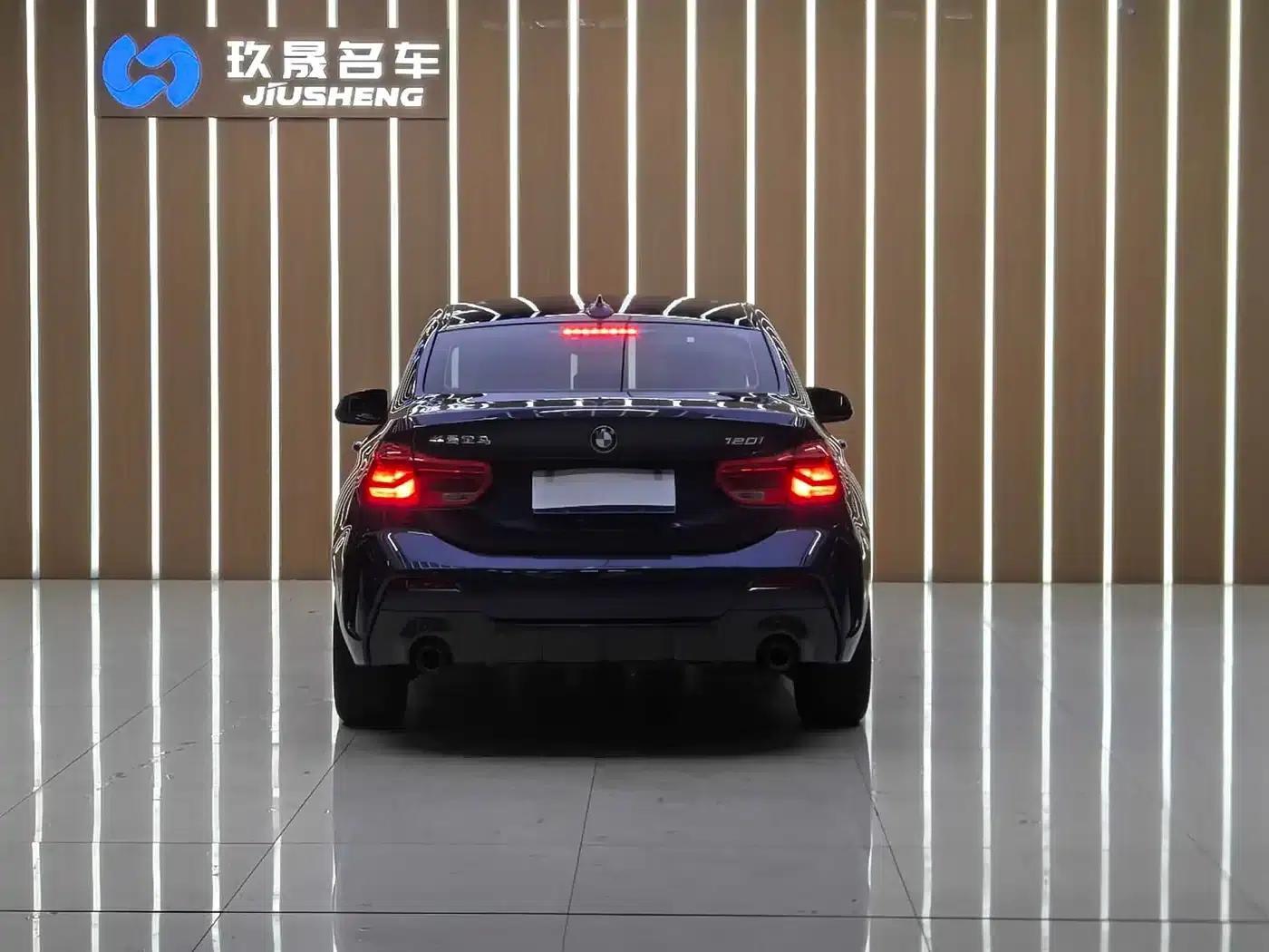 BMW 1 Series 2021 Facelift 120i M Sport Shadow Edition — миниатюра 16