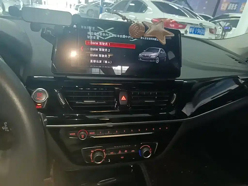 BMW 1 Series 2023 125i M Sport Shadow Edition — миниатюра 13