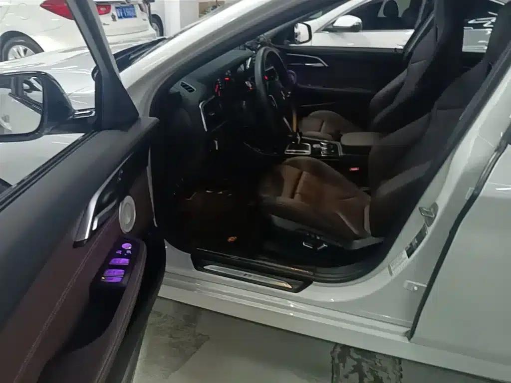 BMW 1 Series 2023 125i M Sport Shadow Edition — миниатюра 15