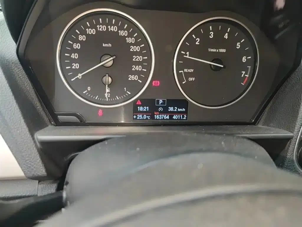 2013 BMW 1 Series (Imported) Facelift 116i Leading Edition — миниатюра 5