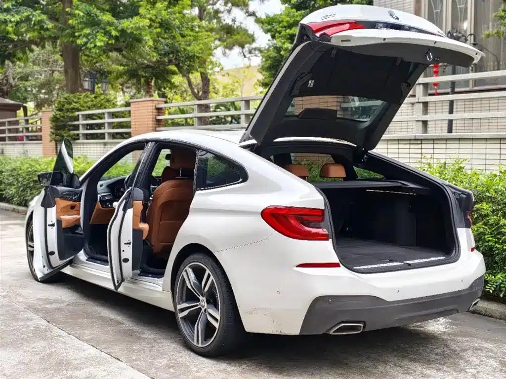 2021 BMW 6 Series GT 630i M Sport Package — миниатюра 5
