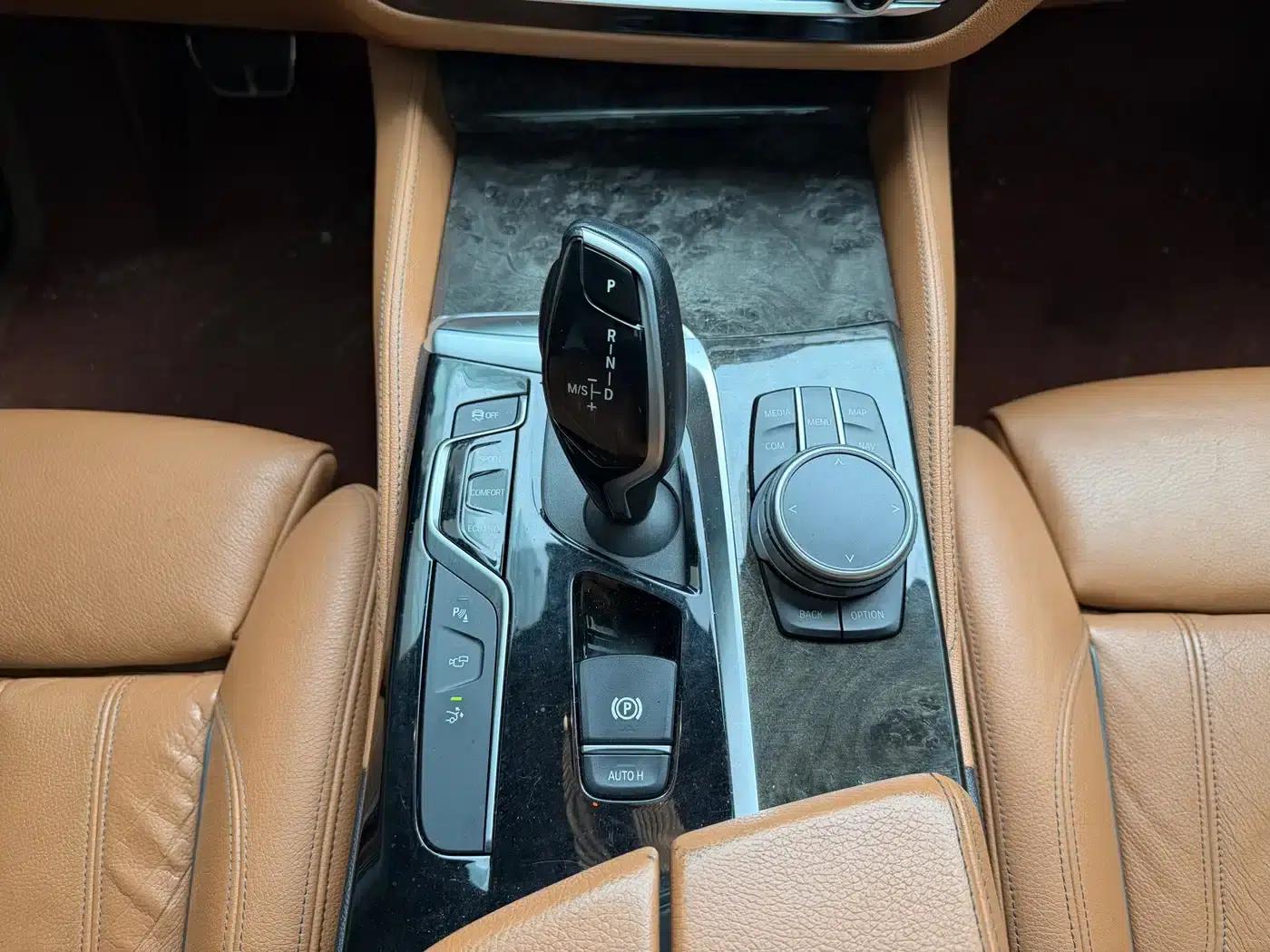 2020 BMW 6 Series GT 630i M Sport Package — миниатюра 16