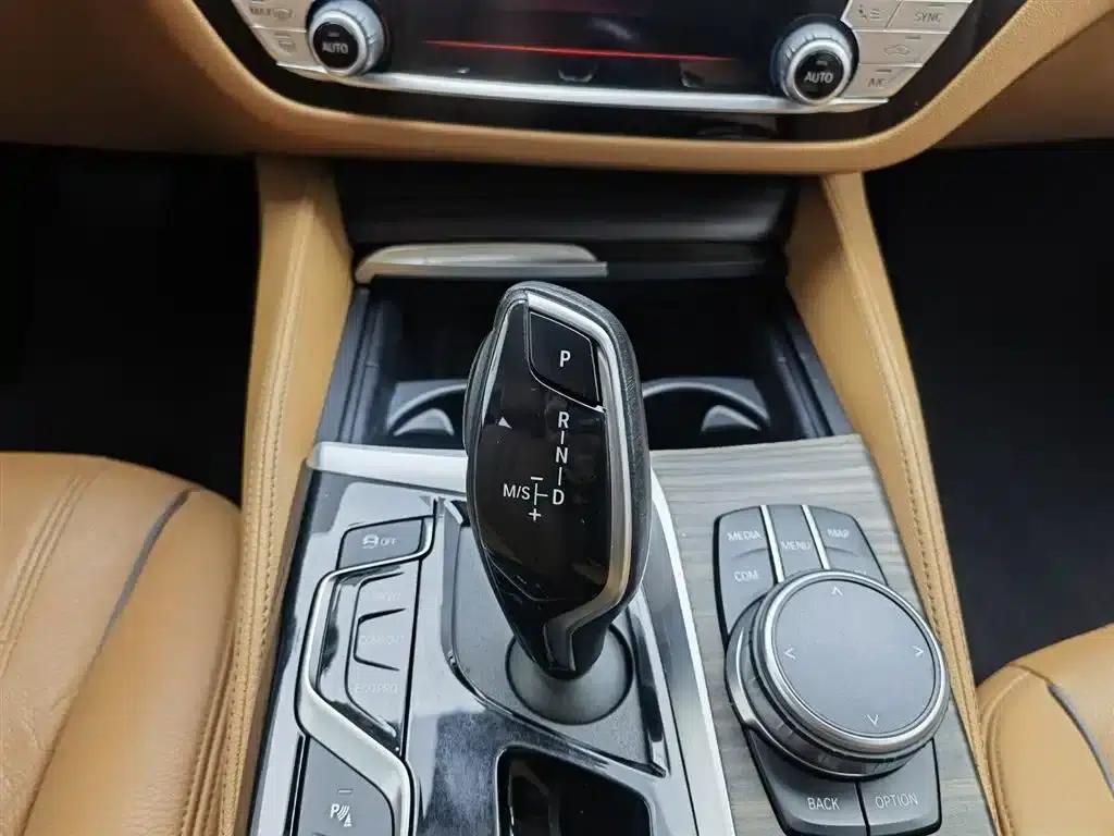 BMW 6 Series GT 2019 630i Luxury Design Package — миниатюра 13