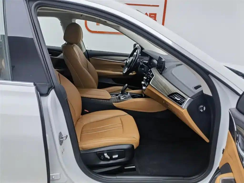 BMW 6 Series GT 2019 630i Luxury Design Package — миниатюра 23