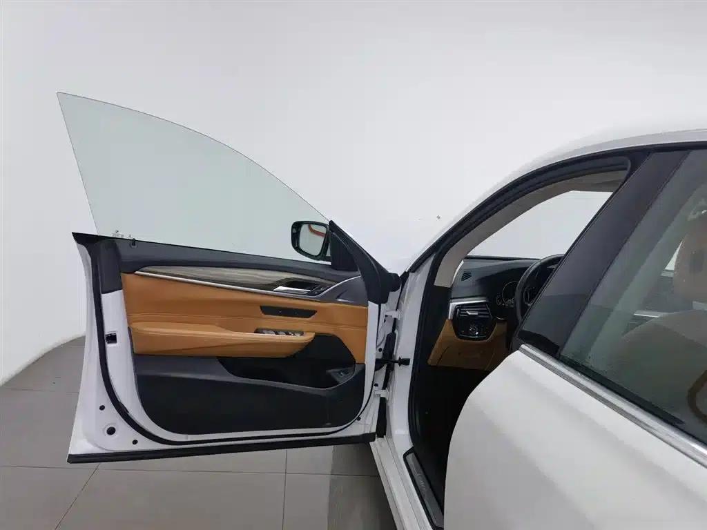 BMW 6 Series GT 2019 630i Luxury Design Package — миниатюра 8