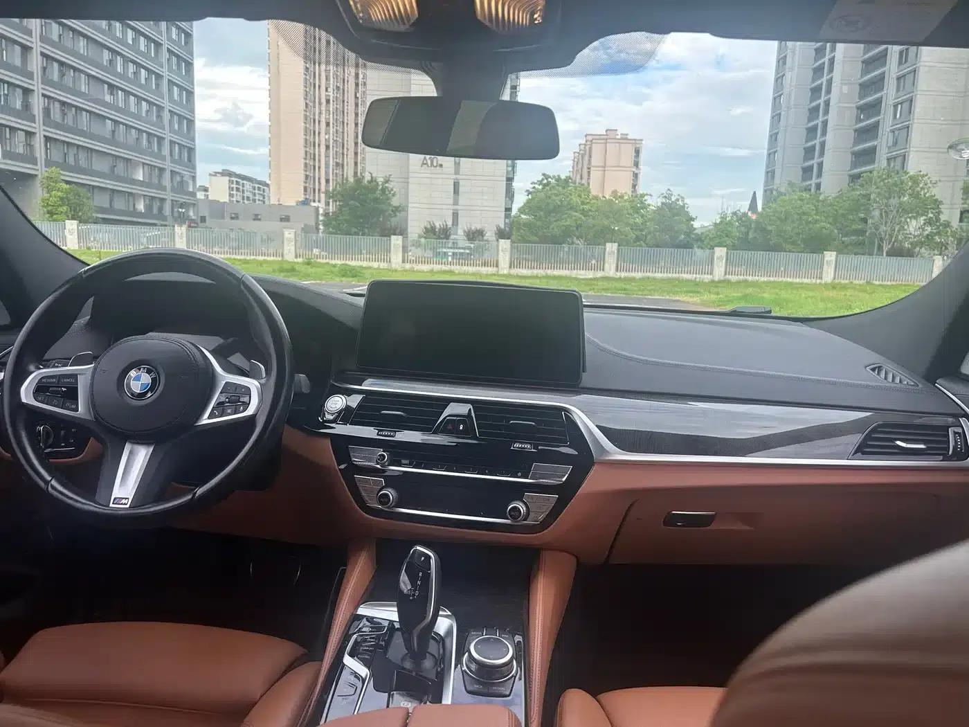 2022 BMW 6 Series GT 630i M Sport Package — миниатюра 4