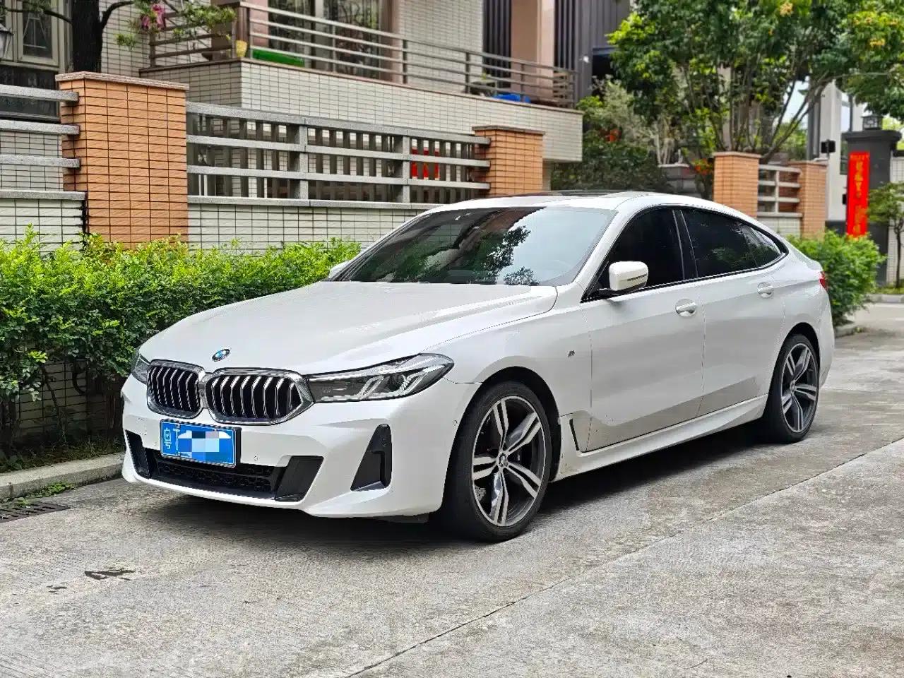 2021 BMW 6 Series GT 630i M Sport Package — миниатюра 1