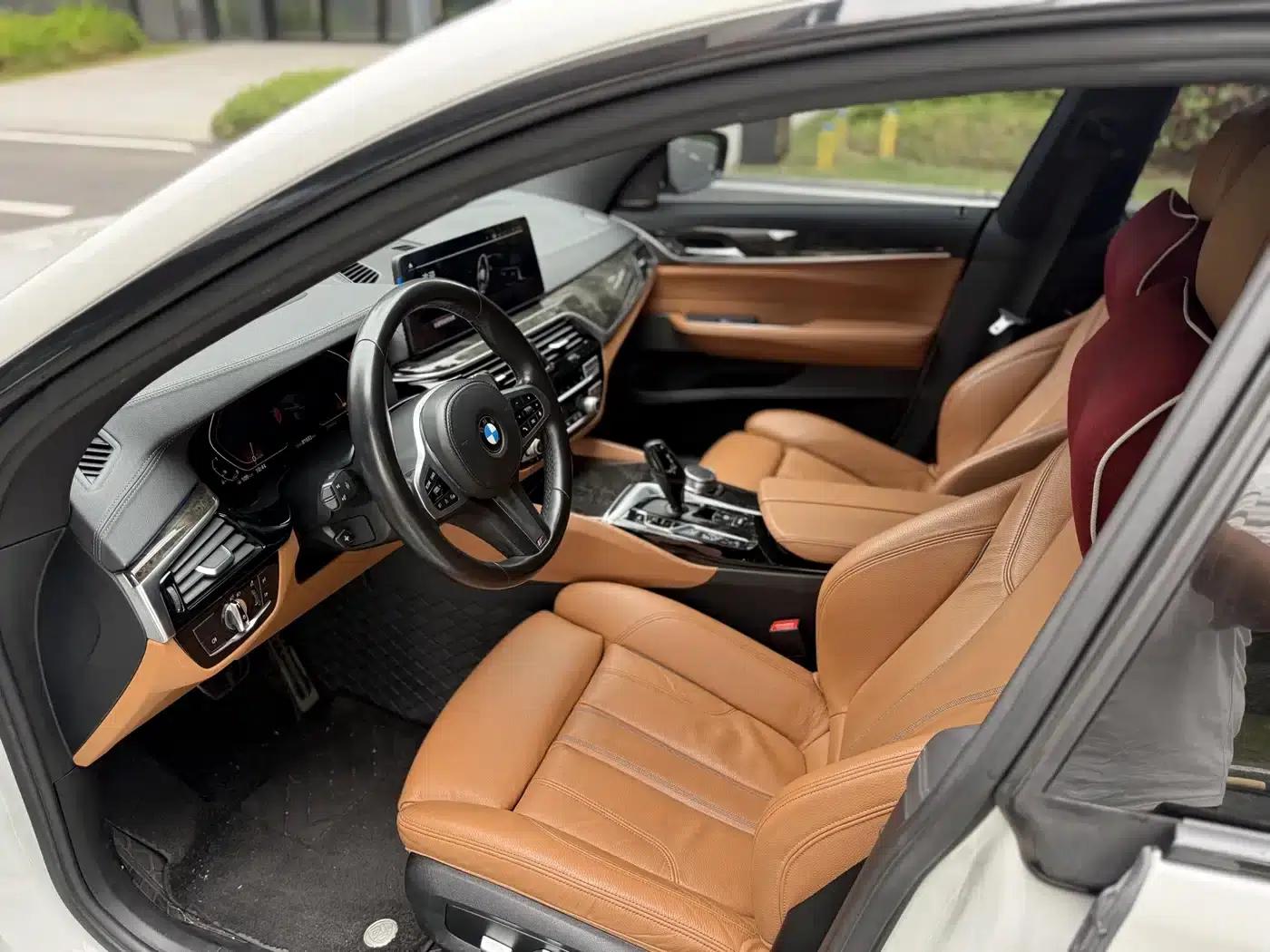 2021 BMW 6 Series GT 630i M Sport Package — миниатюра 3