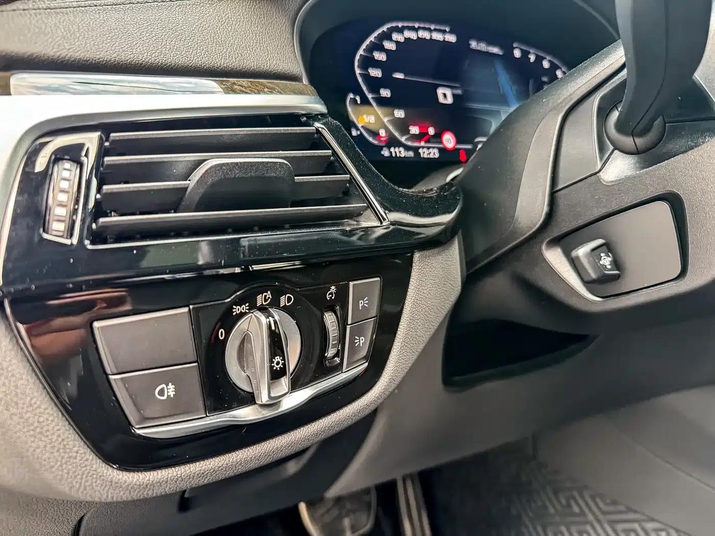 2022 BMW 6 Series GT 630i M Sport Package — миниатюра 11