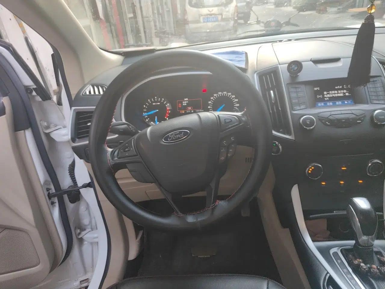 Ford Edge 2016 EcoBoost 245 Two-Wheel-Drive Titanium 5-Seater — миниатюра 11