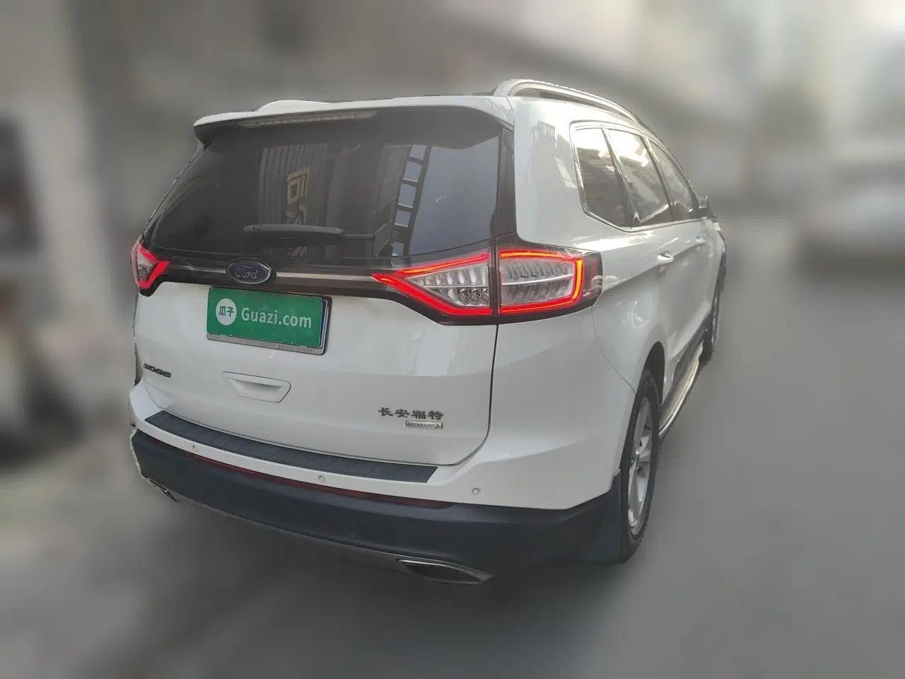 Ford Edge 2016 EcoBoost 245 Two-Wheel-Drive Titanium 5-Seater — миниатюра 6
