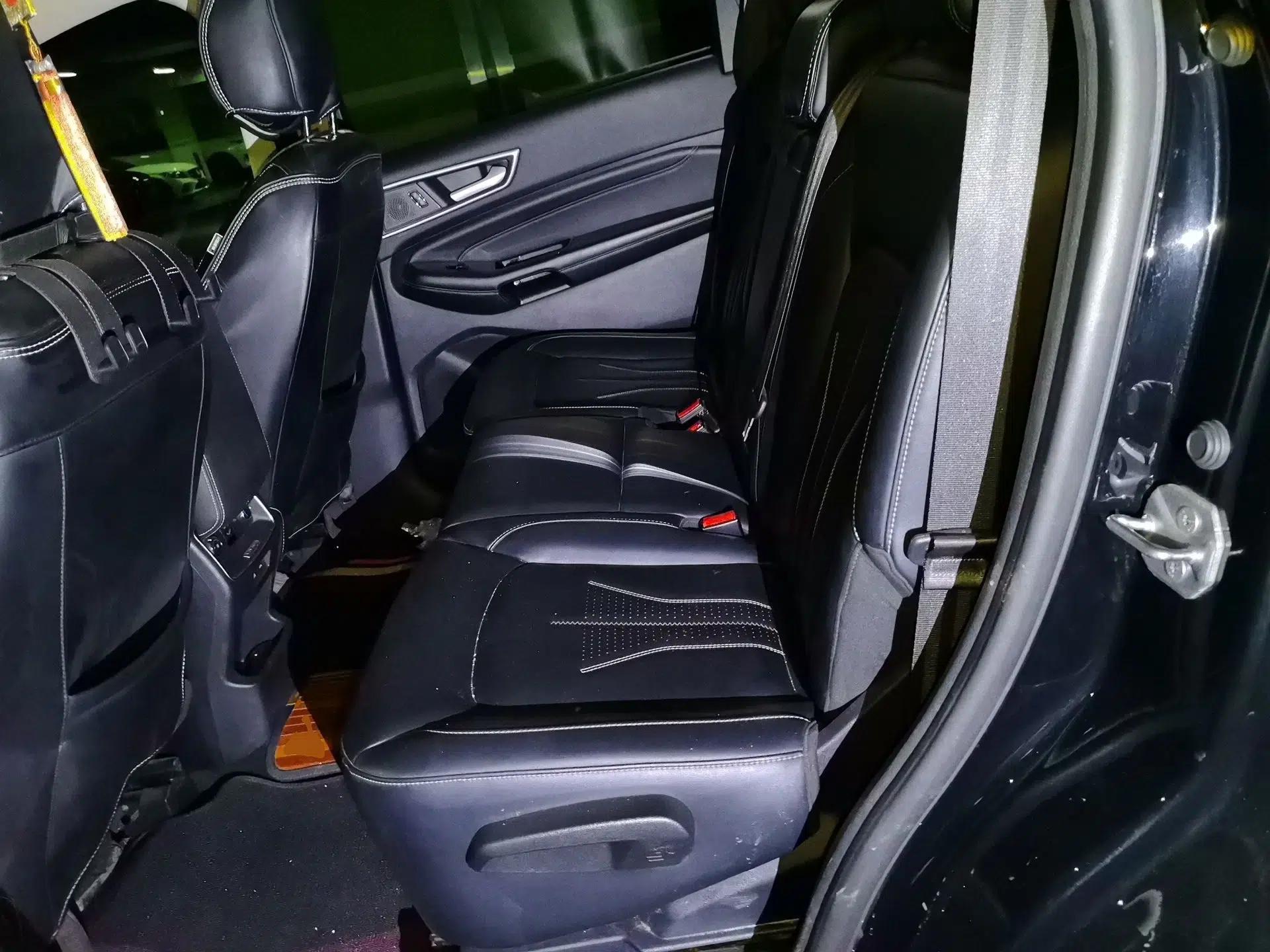 Ford Edge 2021 PLUS EcoBoost 245 Two-Wheel-Drive Titanium 7-Seater — миниатюра 18