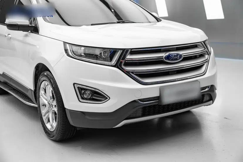 Ford Edge 2016 EcoBoost 245 Four-Wheel Drive Titanium Edition 7-Seater — миниатюра 4