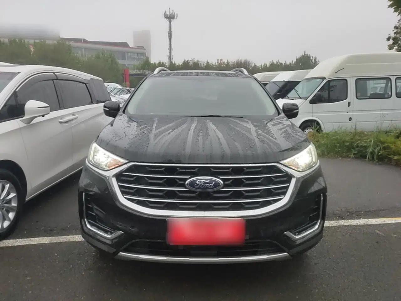Ford Edge 2021 PLUS EcoBoost 245 Two-Wheel-Drive Platinum Edition 5 Seats — миниатюра 2