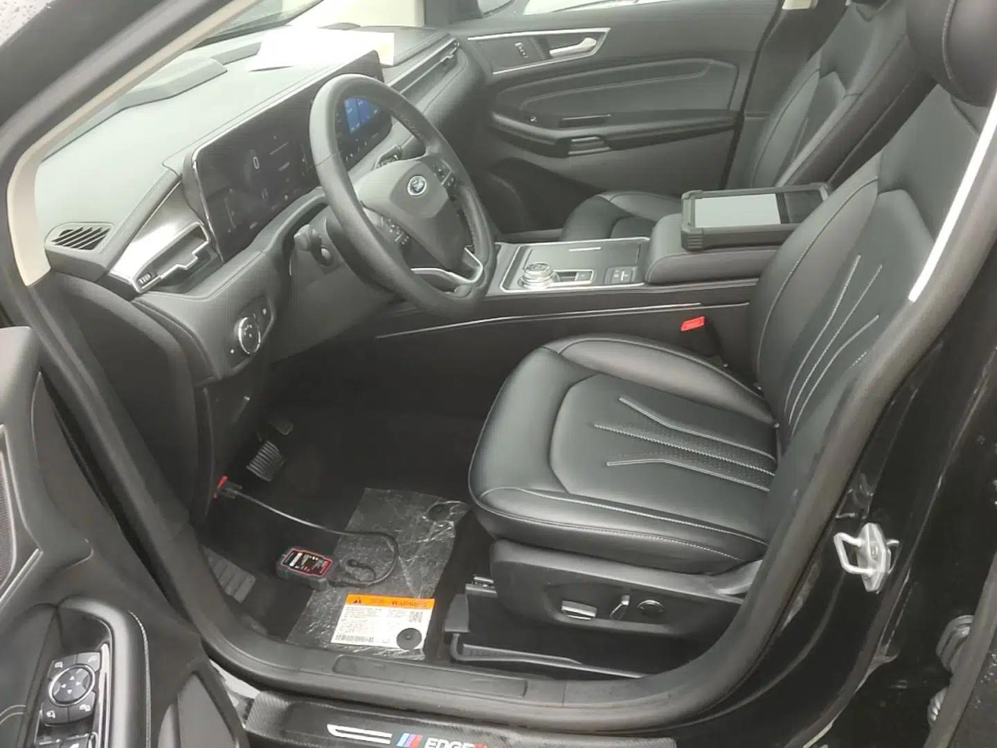 Ford Edge 2021 PLUS EcoBoost 245 Two-Wheel-Drive Platinum Edition 5 Seats — миниатюра 17