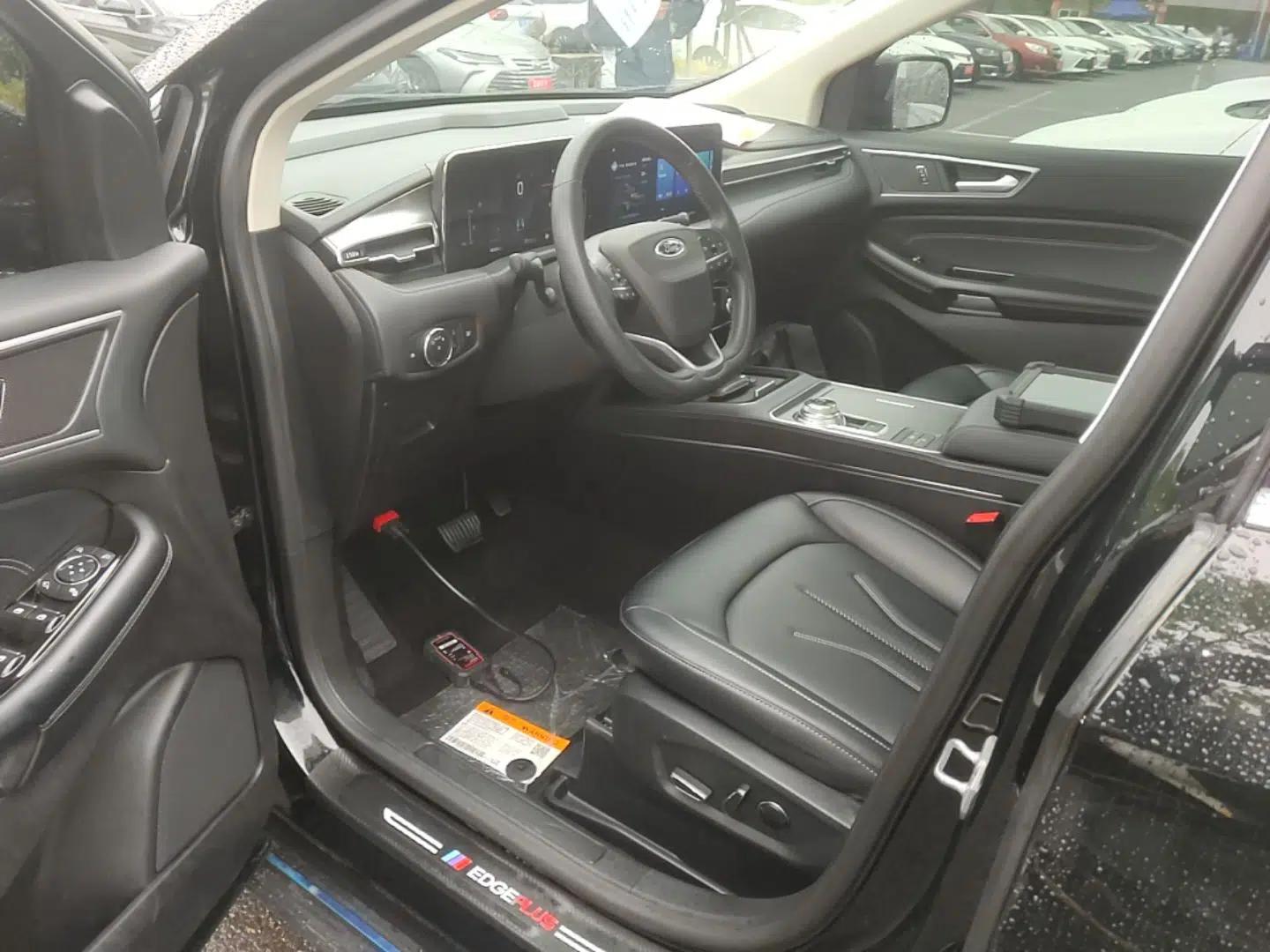 Ford Edge 2021 PLUS EcoBoost 245 Two-Wheel-Drive Platinum Edition 5 Seats — миниатюра 18