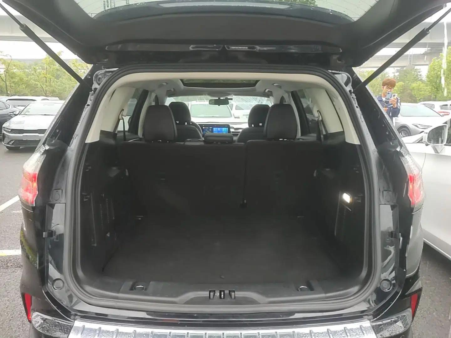 Ford Edge 2021 PLUS EcoBoost 245 Two-Wheel-Drive Platinum Edition 5 Seats — миниатюра 21
