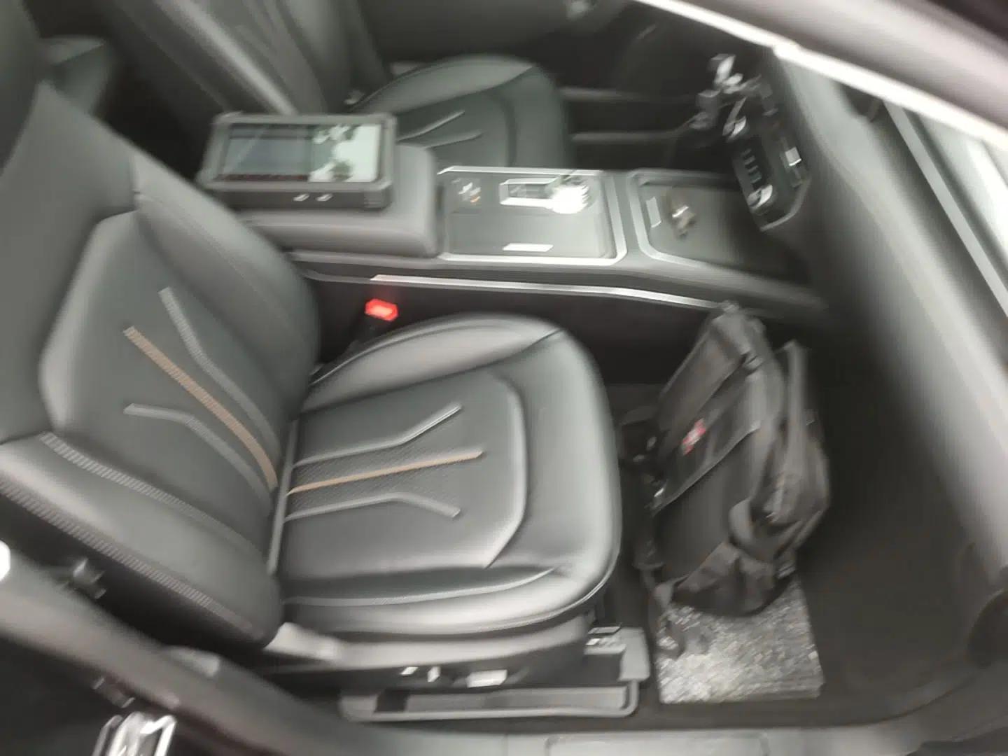 Ford Edge 2021 PLUS EcoBoost 245 Two-Wheel-Drive Platinum Edition 5 Seats — миниатюра 23