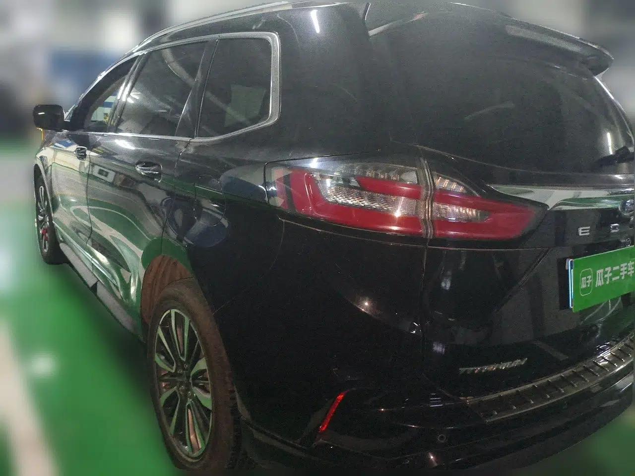 Ford Edge 2021 PLUS EcoBoost 245 Two-Wheel-Drive Titanium 7-Seater — миниатюра 4