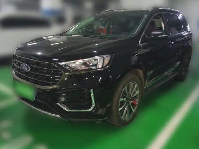 Ford Edge 2021 PLUS EcoBoost 245 Two-Wheel-Drive Titanium 7-Seater