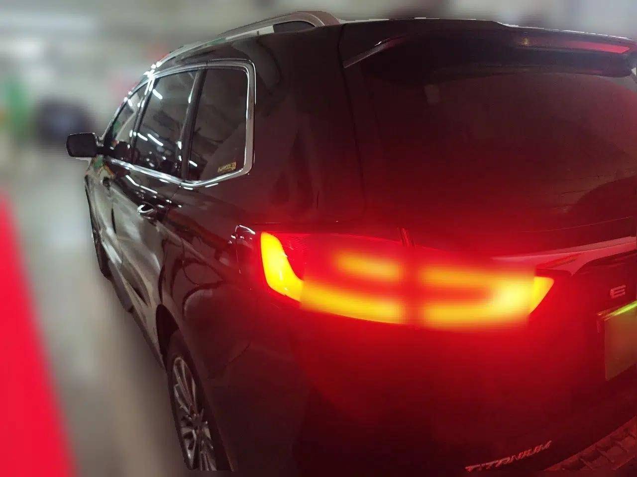Ford Edge 2021 PLUS EcoBoost 245 Two-Wheel-Drive Titanium 7-Seater — миниатюра 4