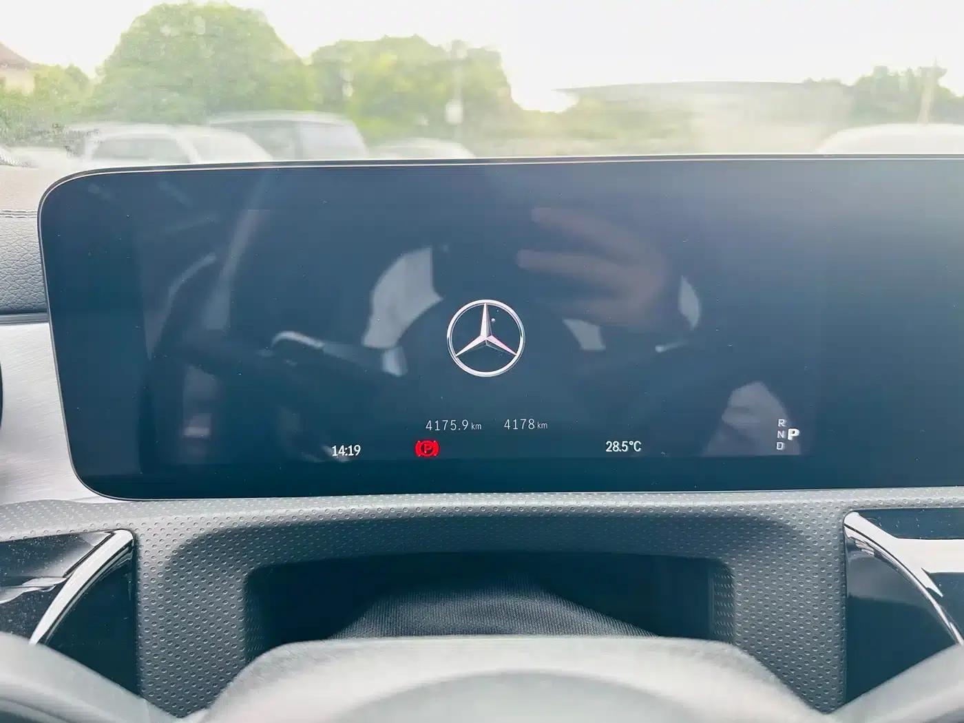2025 Mercedes-Benz A-Class AMG A 35 L 4MATIC — миниатюра 15