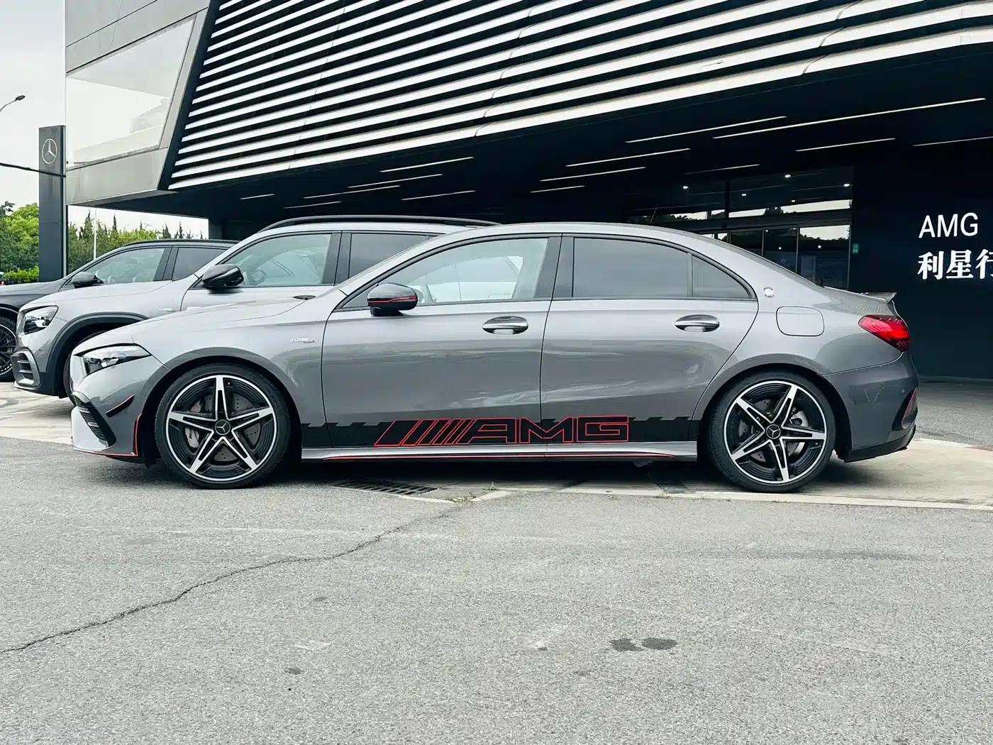 2025 Mercedes-Benz A-Class AMG A 35 L 4MATIC — миниатюра 3
