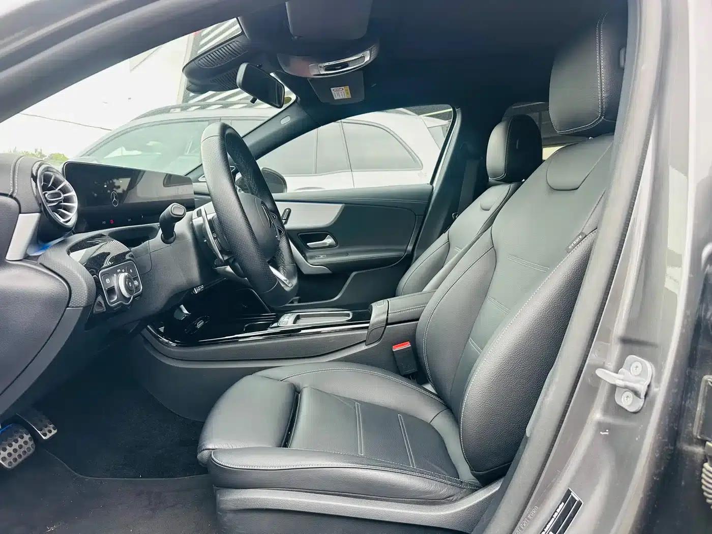 2025 Mercedes-Benz A-Class AMG A 35 L 4MATIC — миниатюра 4