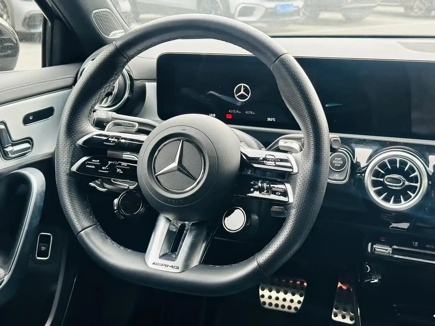 2025 Mercedes-Benz A-Class AMG A 35 L 4MATIC — миниатюра 8