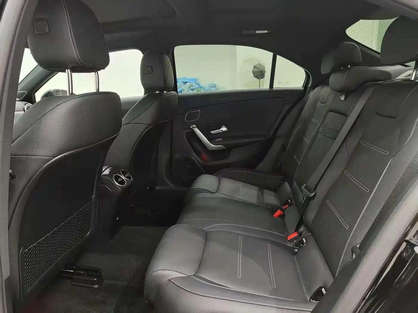 2025 Mercedes-Benz A-Class AMG A 35 L 4MATIC — миниатюра 13