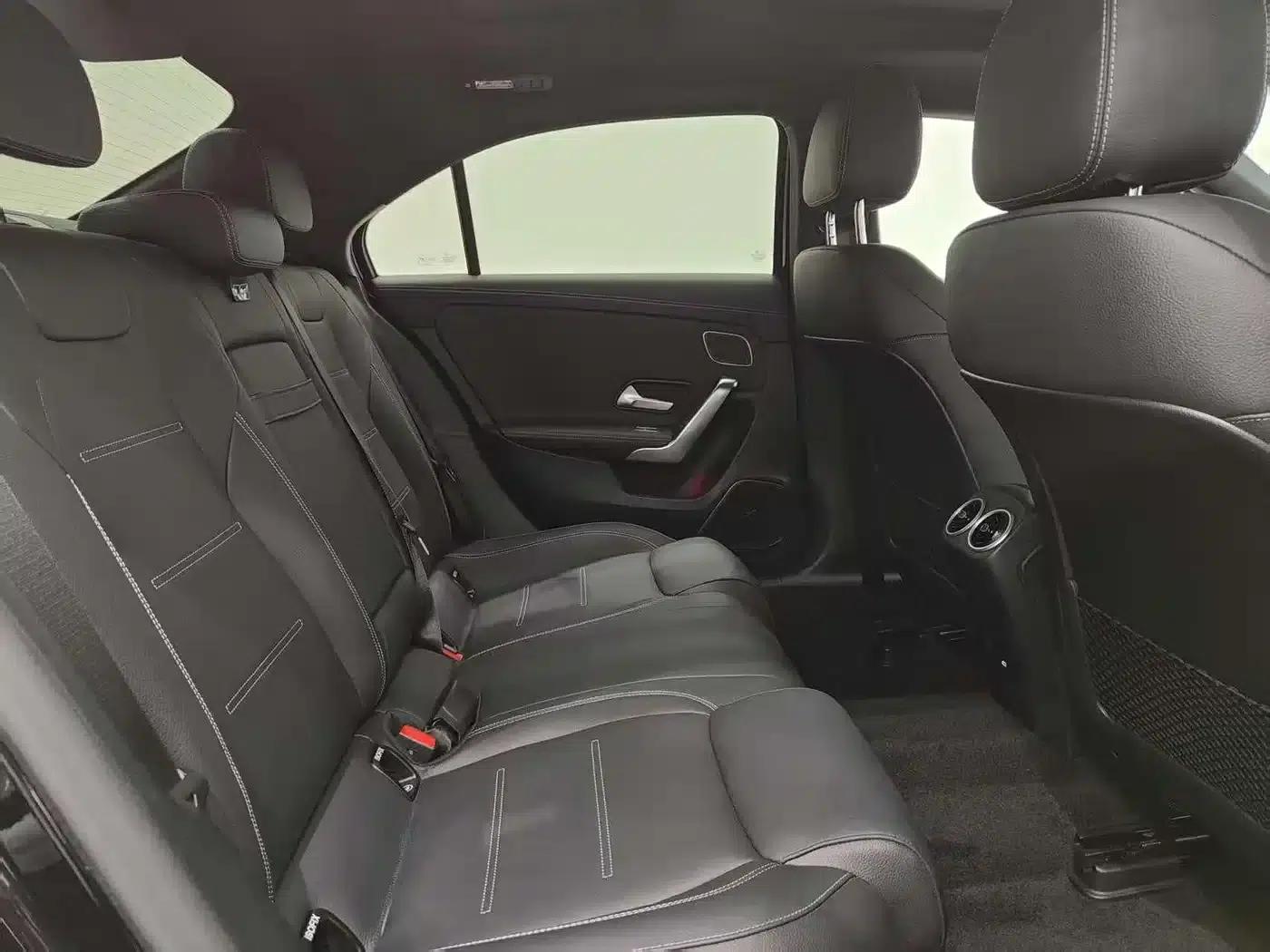 2025 Mercedes-Benz A-Class AMG A 35 L 4MATIC — миниатюра 14