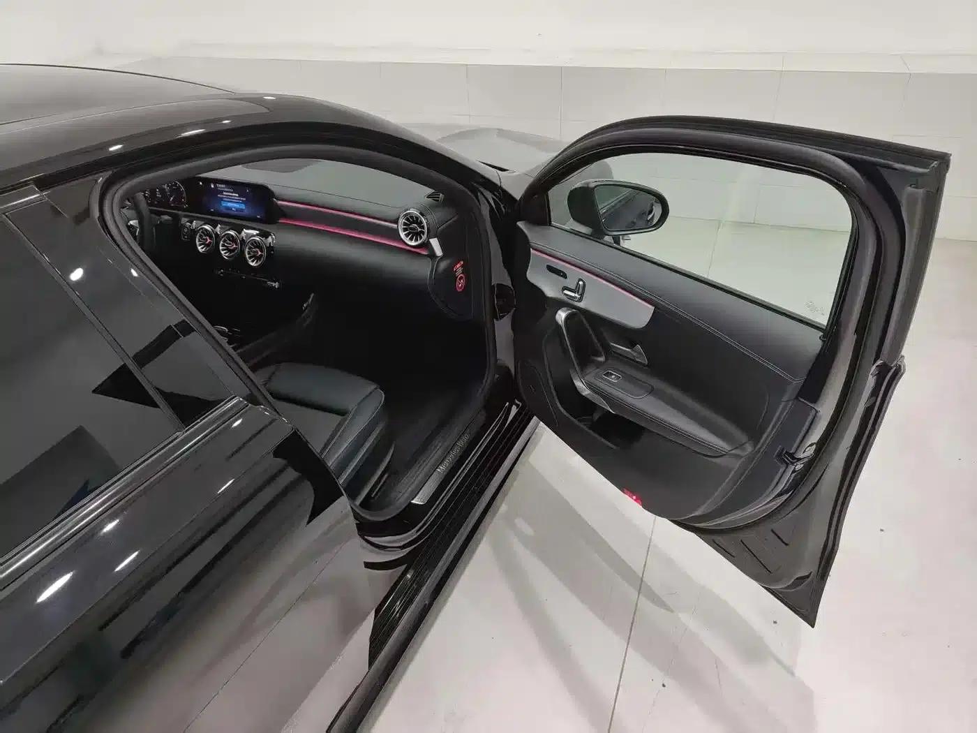 2025 Mercedes-Benz A-Class AMG A 35 L 4MATIC — миниатюра 21
