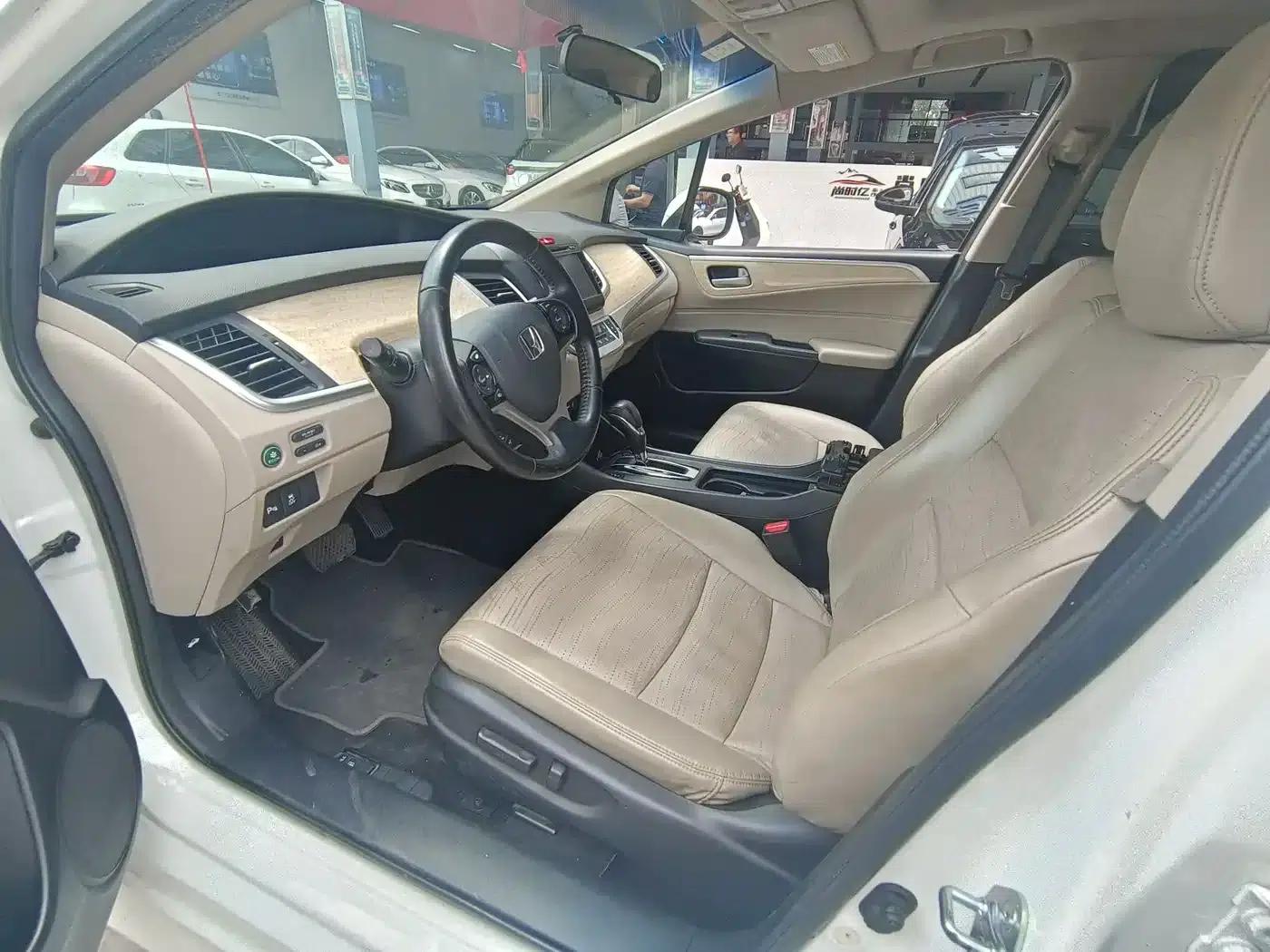 Jade 2013 1.8L CVT Luxury Edition 6-seater — миниатюра 6