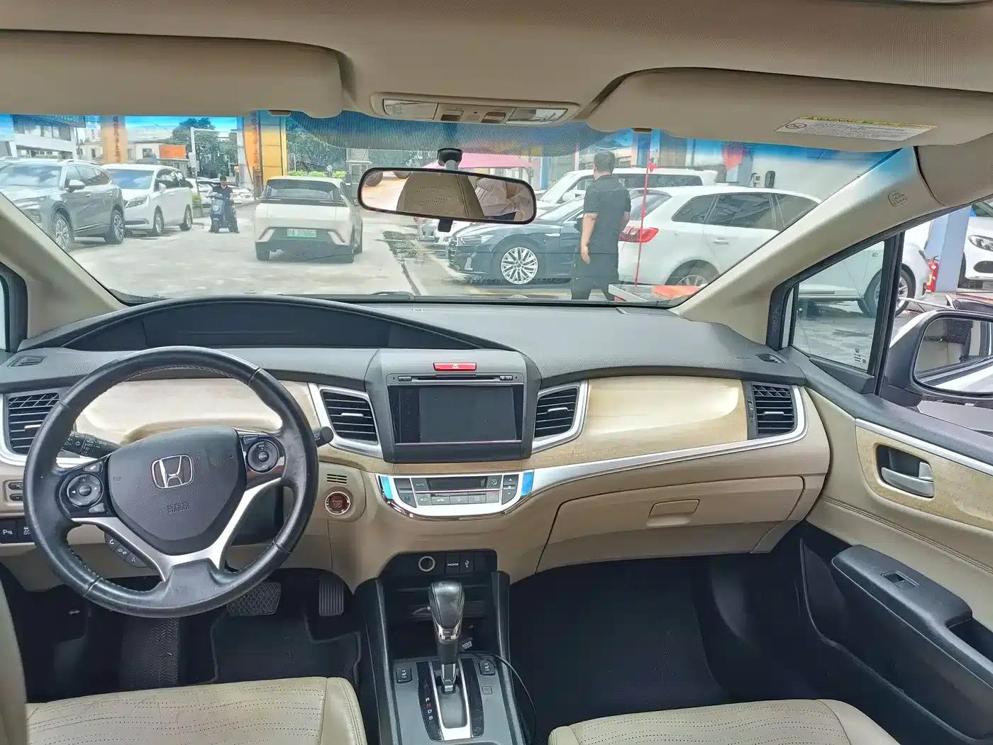 Jade 2013 1.8L CVT Luxury Edition 6-seater — миниатюра 8
