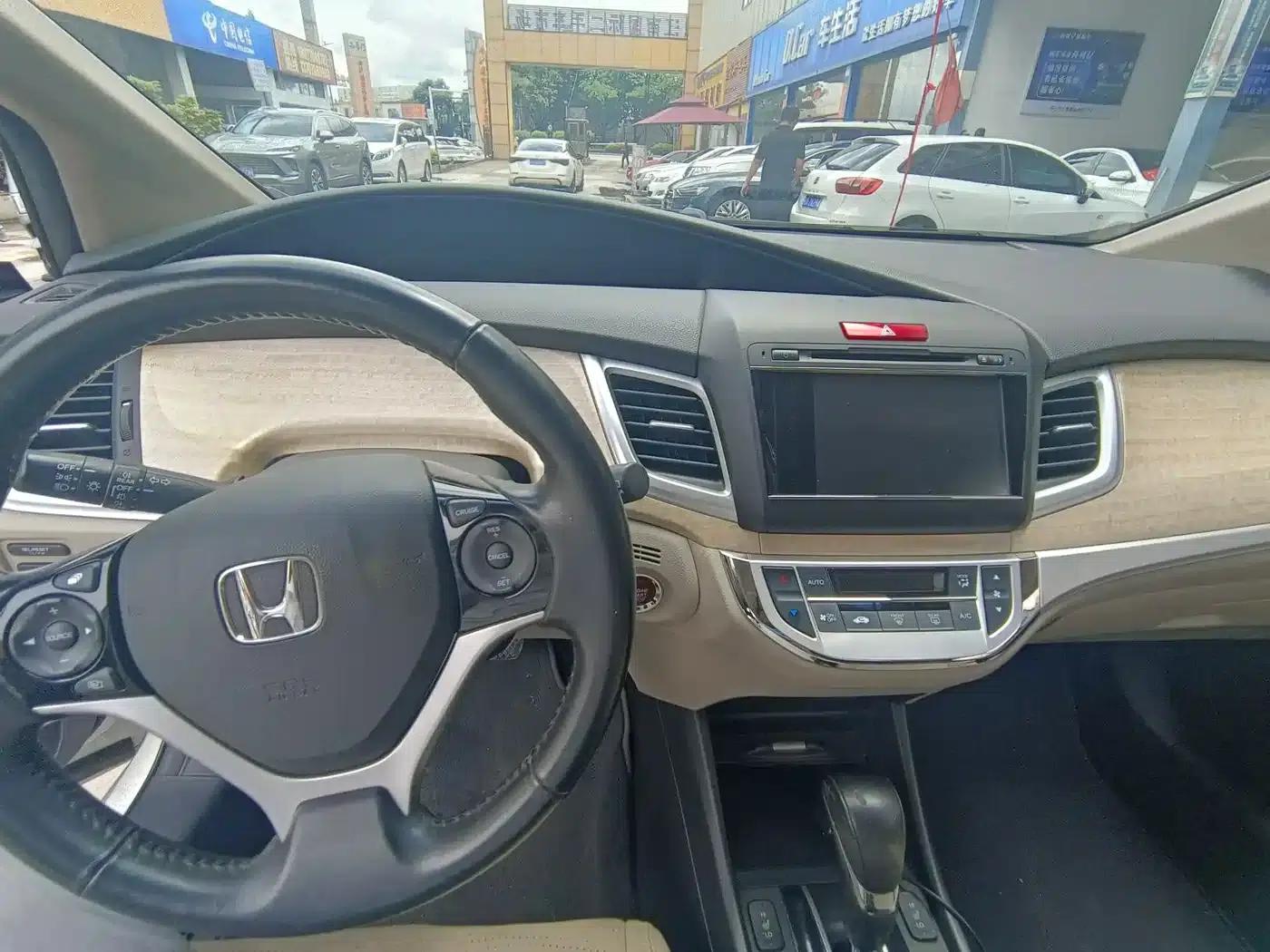Jade 2013 1.8L CVT Luxury Edition 6-seater — миниатюра 9
