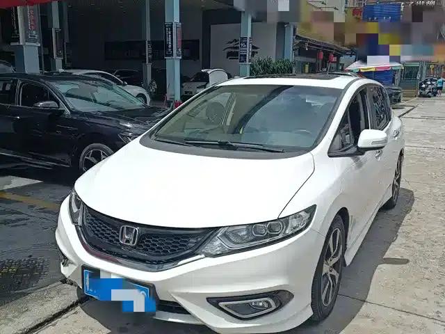 Jade 2013 1.8L CVT Luxury Edition 6-seater
