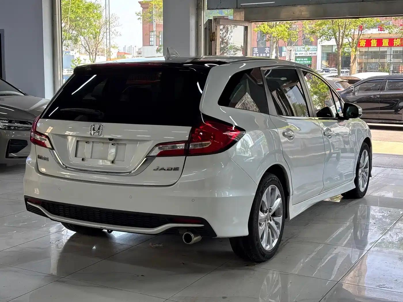 Jade 2017 1.8L Automatic Comfort Edition 5-seater — миниатюра 5