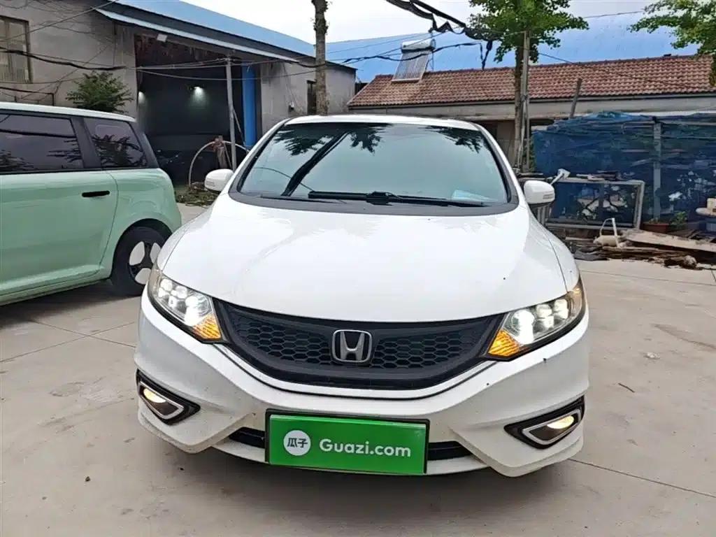 Jade 2014 1.8L CVT Luxury Premium Edition 5-seater — миниатюра 3