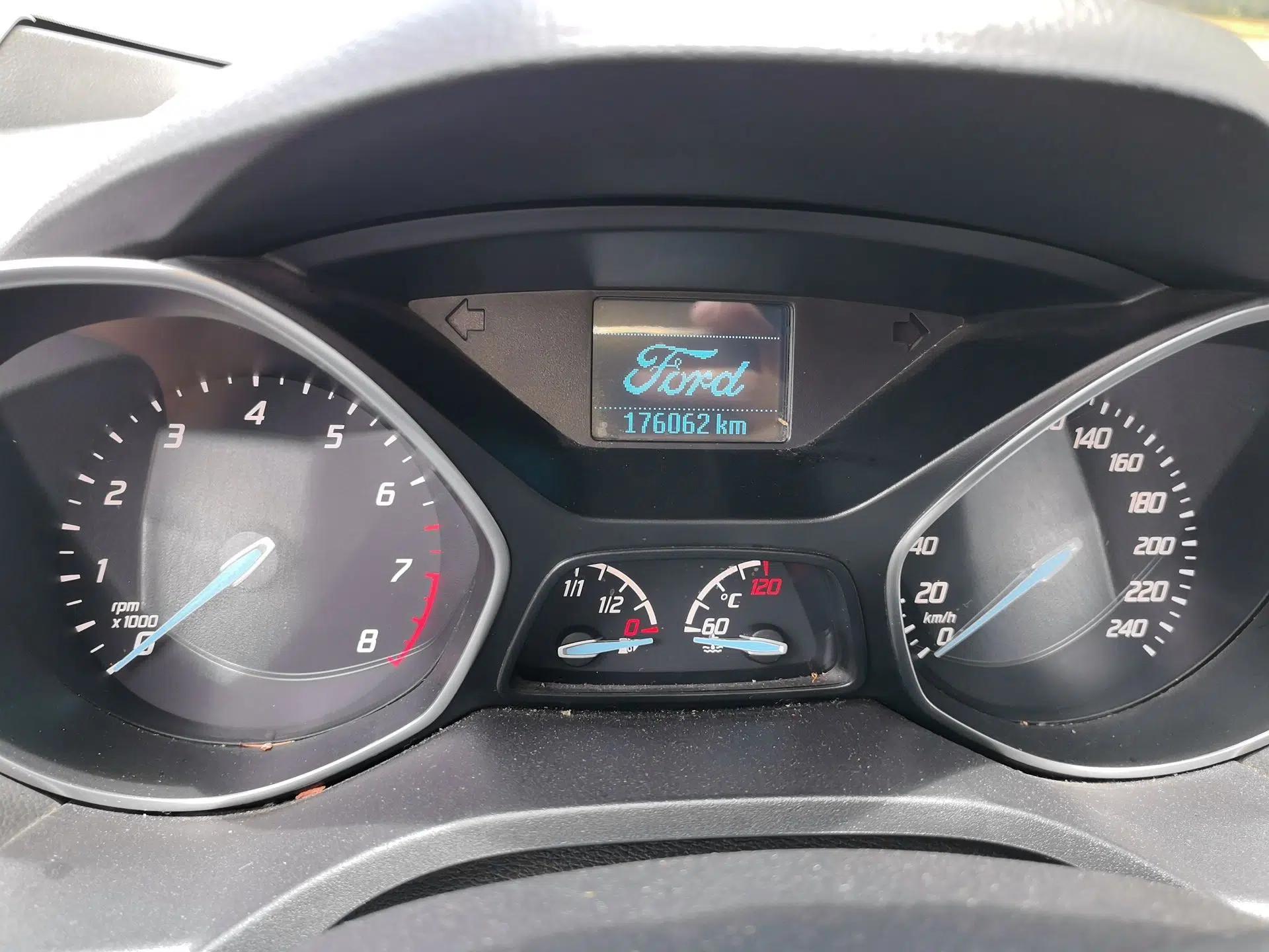 Ford Kuga 2013 1.6L GTDi Two-Wheel-Drive Comfort Model — миниатюра 12
