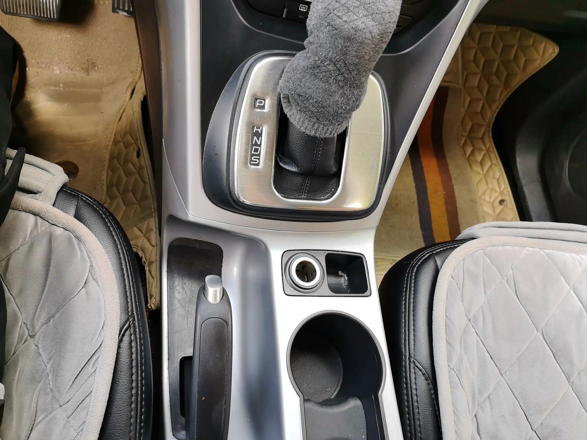 Ford Kuga 2013 1.6L GTDi Two-Wheel-Drive Comfort Model — миниатюра 15