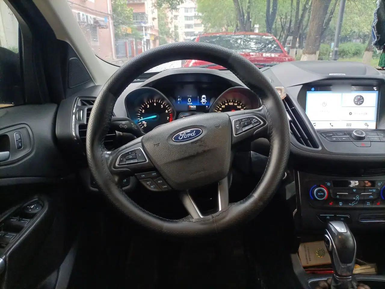 Ford Kuga 2018 Facelifted EcoBoost 180 Two-Wheel Drive Luxury Wing Edition — миниатюра 11