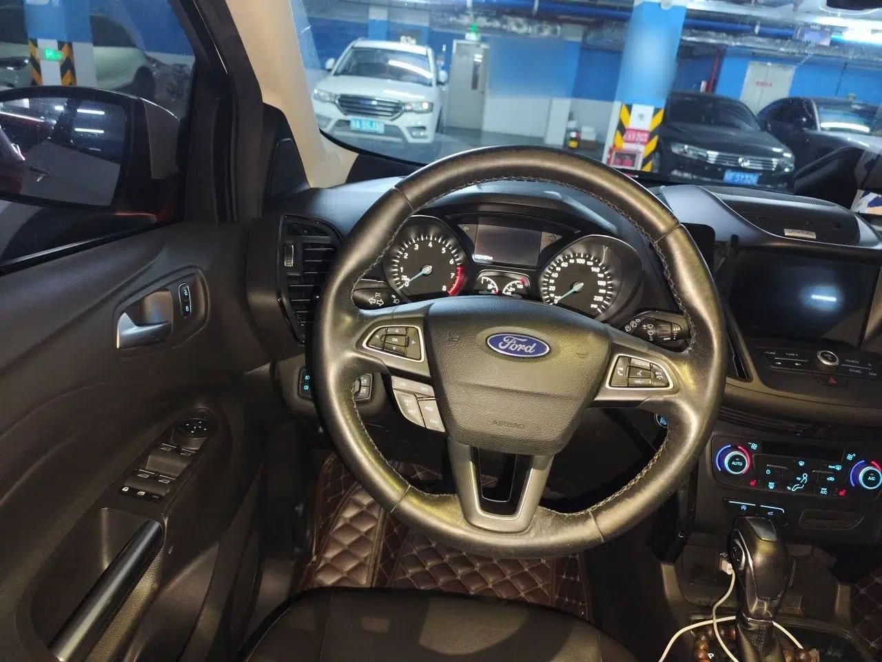 Ford Kuga 2018 EcoBoost 180 Two-Wheel-Drive Luxury Wing Edition — миниатюра 11