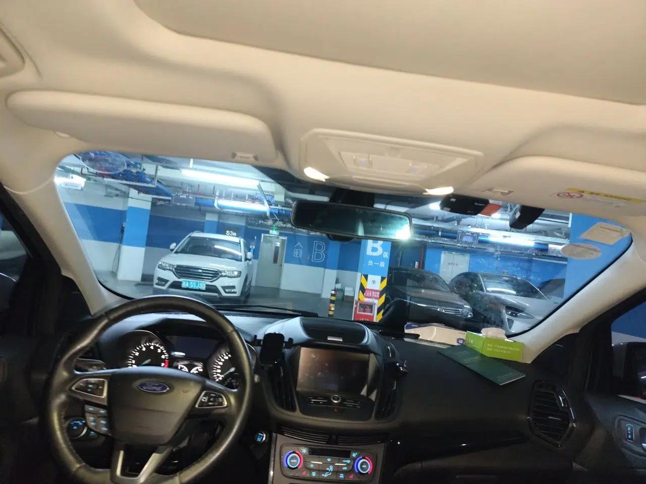 Ford Kuga 2018 EcoBoost 180 Two-Wheel-Drive Luxury Wing Edition — миниатюра 19