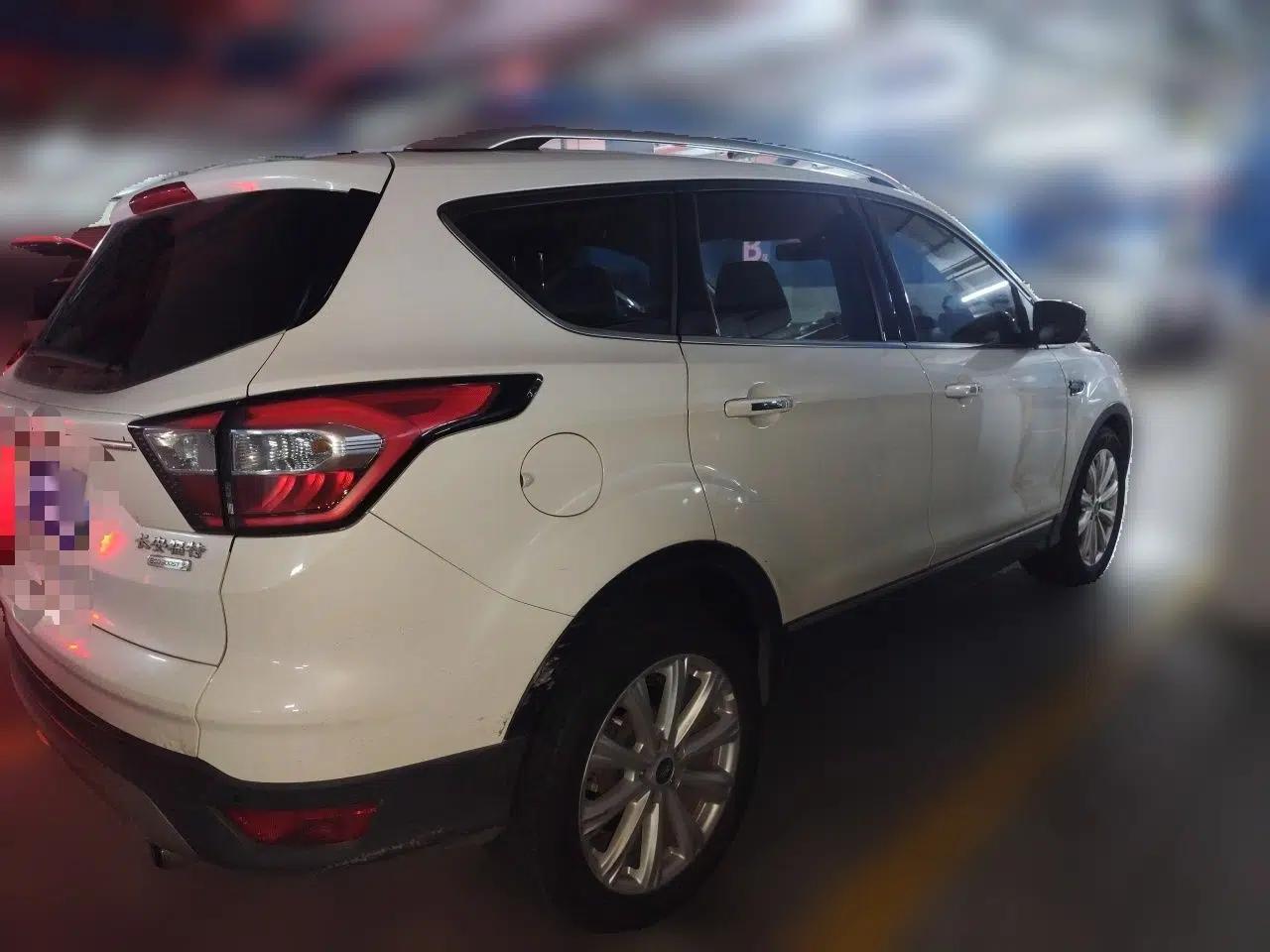 Ford Kuga 2018 EcoBoost 180 Two-Wheel-Drive Luxury Wing Edition — миниатюра 6